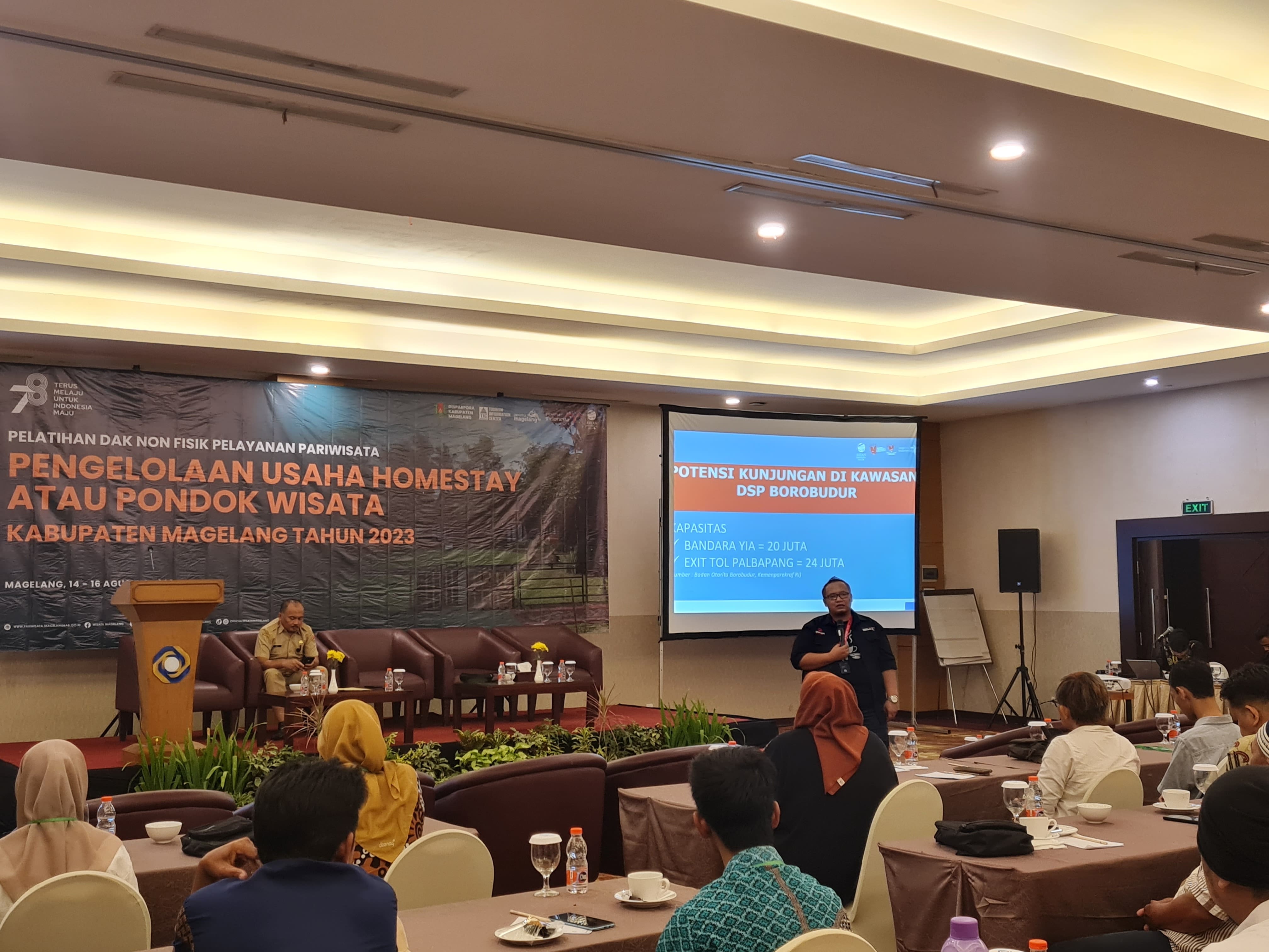 SOSIALISASI: Beberapa pengelola homestay di Kabupaten Magelang mendapat arahan dari Dinas Pariwisata, Kepemudaan, dan Olahraga (Disparpora) Kabupaten Magelang di Grand Artos Hotel & Convention