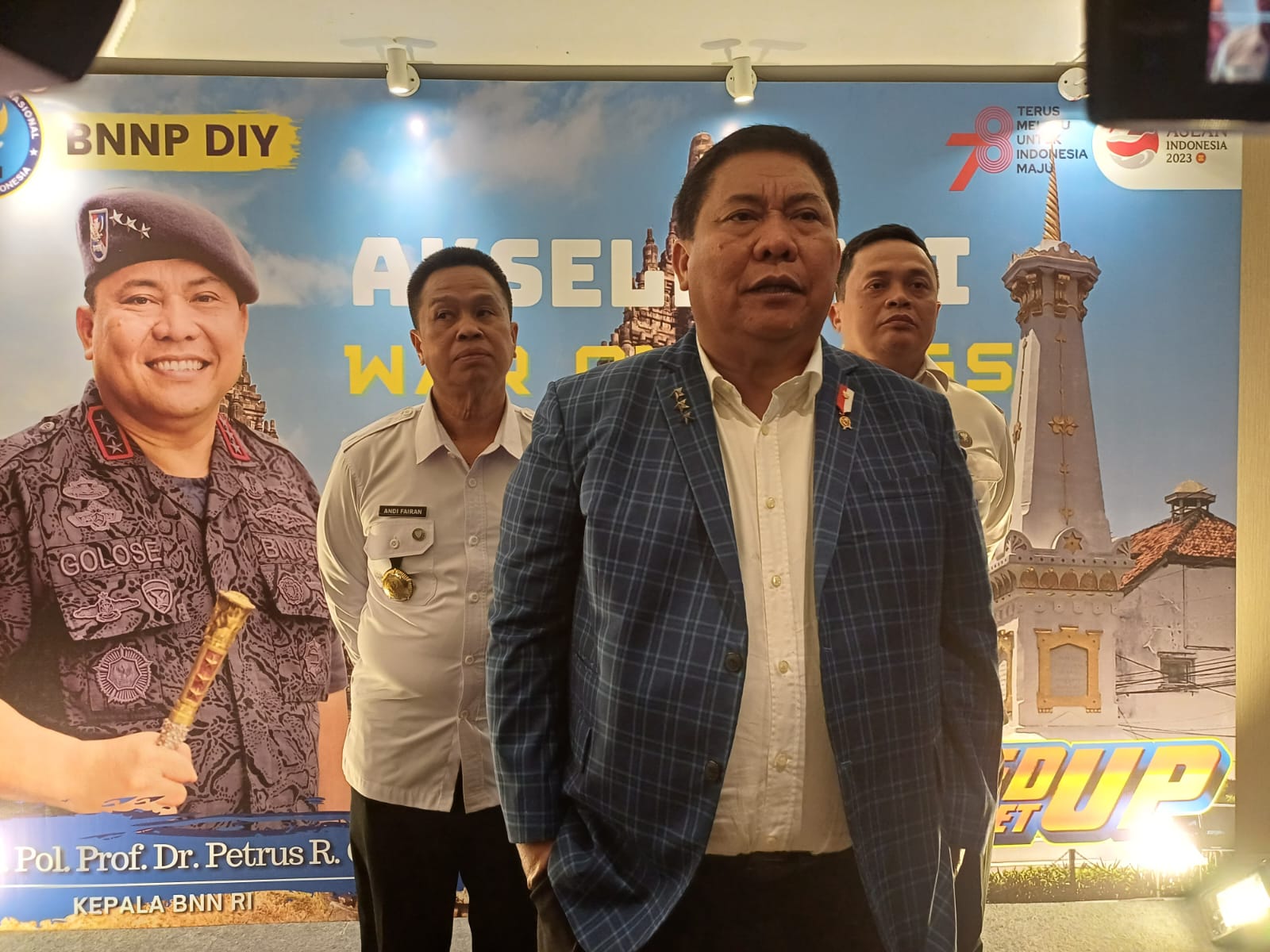 WASPADA: Kepala BNN Komjen Pol Petrus Reinhard Golose di Artotel Hotel Jalan Urip Sumoharjo Jogja Senin (14/8). (Winda Atika I.P./Radar Jogja)