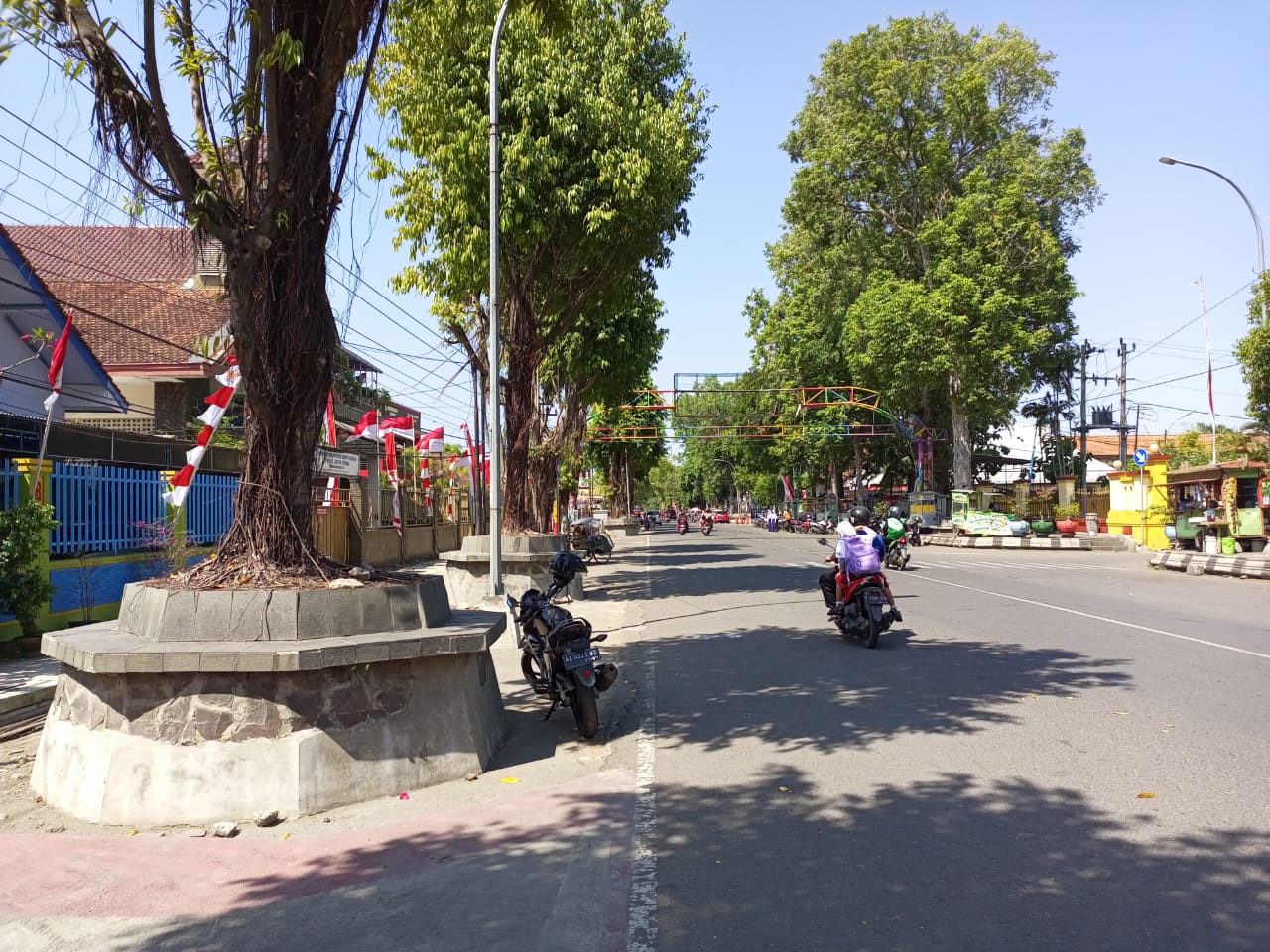 PERCANTIK: Suasana pusat kota Kebumen Senin (14/8). (M. Hafied/Radar Kebumen)