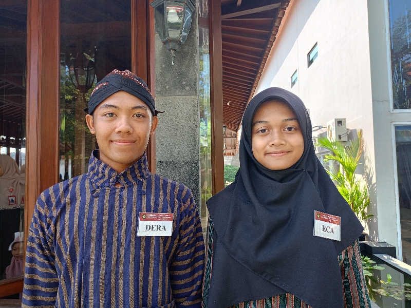 VOTING: Muhammad Deva Putra Prathama dan Chelsya Quaneyshaila Oktalika terpilih menjadi lurah putra dan lurah putri di Desa Bahagia. (Alfi Annissa Karin/ Radar Jogja)