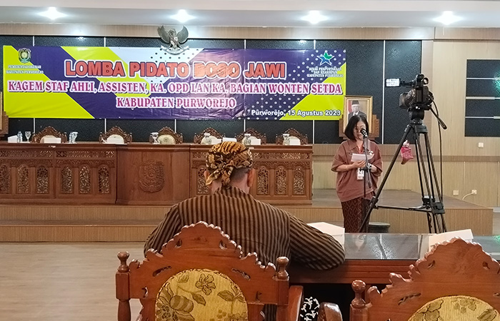 CINTAI BUDAYA: Kegiatan sesorah basa Jawa para pejabat di lingkungan Pemkab Purworejo Selasa (15/8/23) di Ruang Arahiwang Setda Purworejo, Selasa (15/8/23).