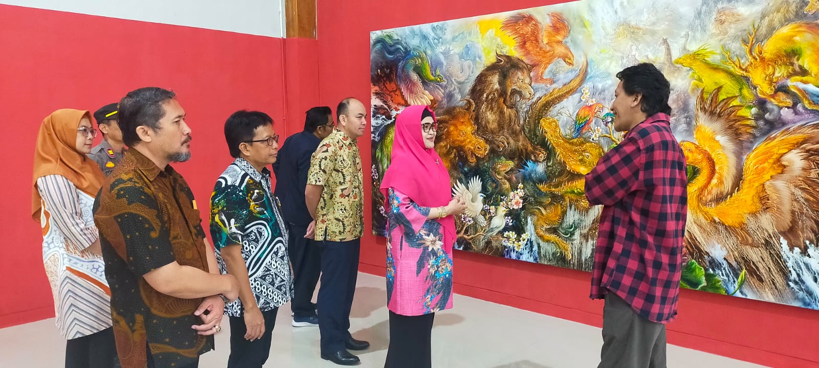 Pj Bupati Kulon Progo Ni Made Dwipanti Indrayanti hadir langsung menyaksikan Pameran Seni Rupa