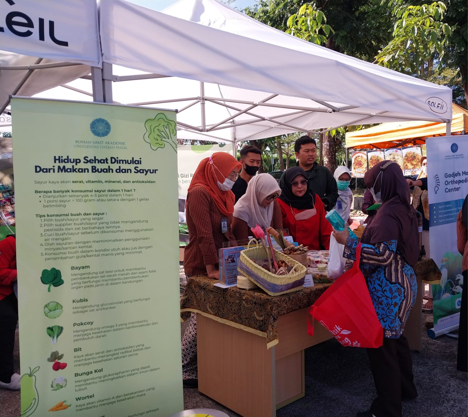 LARIS: Pembukaan Pasar Krempyeng setiap Rabu Wage di Lapangan Basket, Area Parkir Utara RSA UGM, Rabu (16/8/2023). (Wulan Yanuarwati/Radar Jogja)