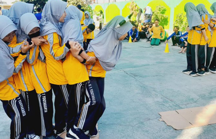 SPORTIVITAS: Lomba estafet kardus digelar di MTsN 1 Jogja. Kegiatan ini dalam rangka menyemarakkan HUT ke-78 Kemerdekaan RI.Dok.