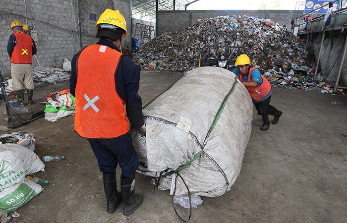 Tempat Pengolahan&nbsp;Sampah Reduce, Reuse, and Recycle (TPS3R) Kupas membuat mereka ngopeni sampah.