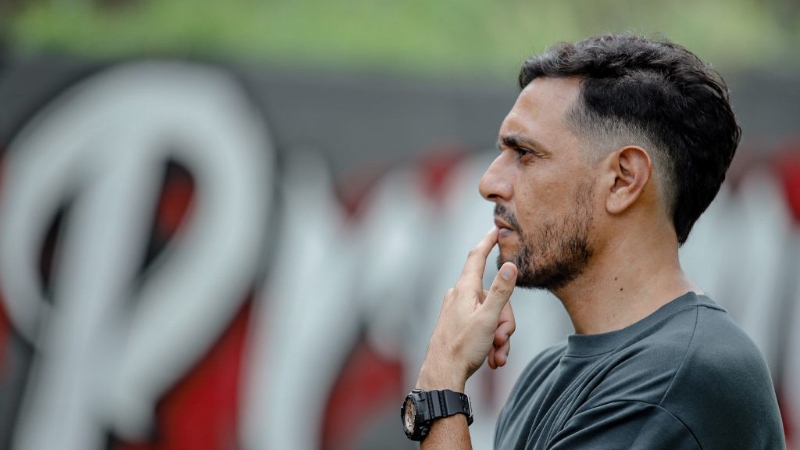 MENATAP KE DEPAN: Manajer PSS Sleman Gustavo Lopez. (Dok PSS)
