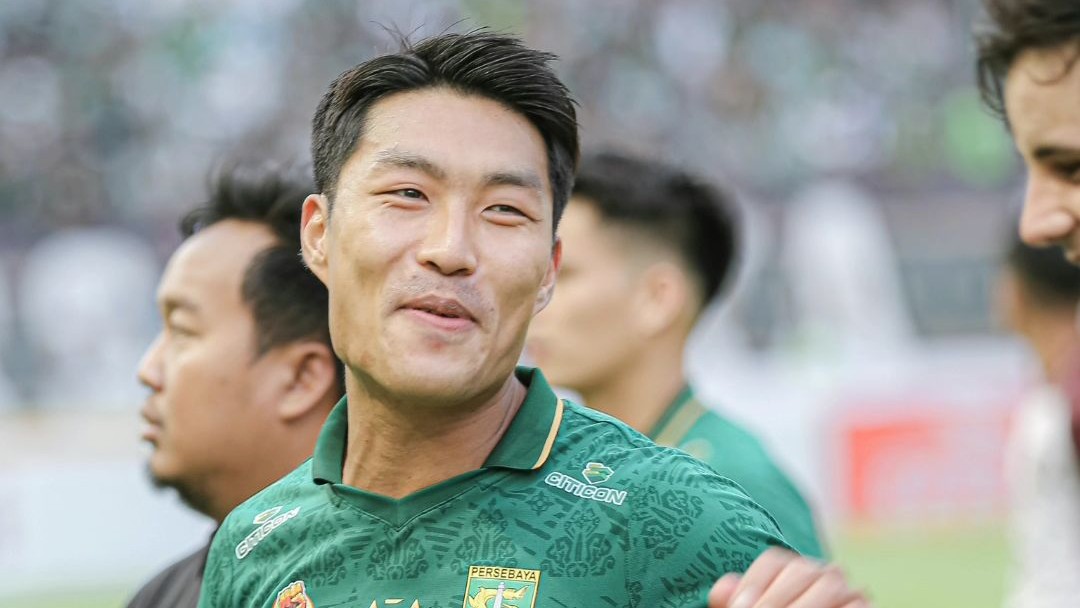 SATU: Pemain  Persebaya Song Ui-young mencetak gol ke gawang PSM Makassar. (IG Persebaya)