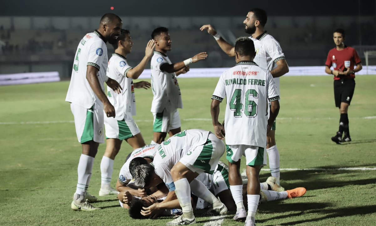 SELEBRASI: Pemain PSS Sleman meluapkan kegembiraan usai mencetak gol ke gawang Persita Tangerang. (Dok PSS)