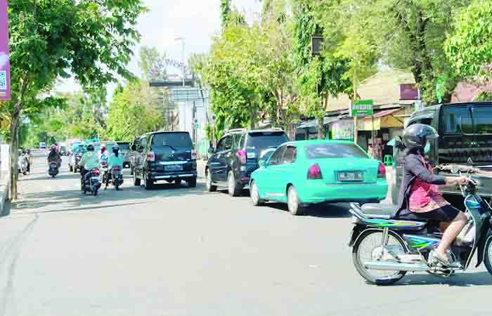 DIKLAIM BERSIH: Kendaraan bermotor menjadi penyumbang polusi terbesar di Kabupaten Purworejo. Hasil pemantauan DLHP setempat kualitas udara masih relatif bersih.&nbsp;