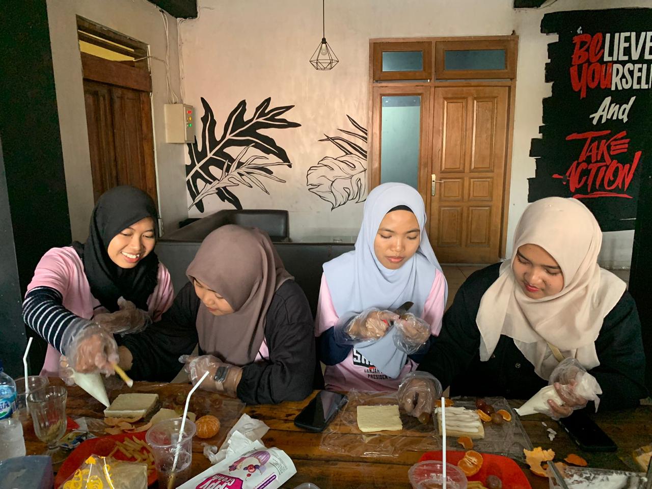 MILENIAL: Sukarelawan Ganjar Pranowo yang tergabung dalam Srikandi Ganjar memiliki kembali melakukan kegiatan positif. (ISTIMEWA)