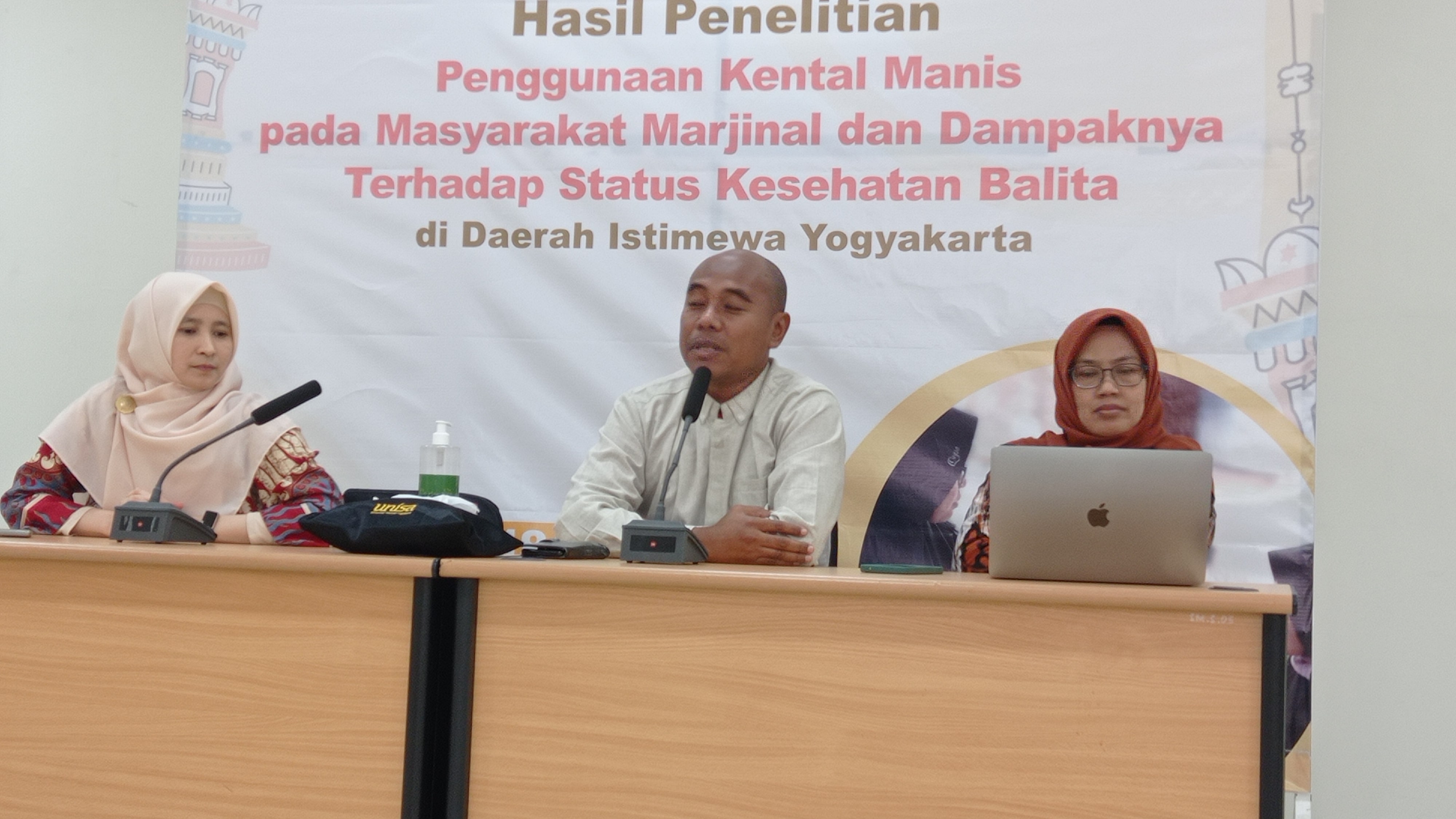 Ketua YAICI Arif Hidayat (tengah) didampingi Rektor UnisaWarsiti, S.Kp., M.Kep., (kanam) dan&nbsp;Guru Besar Gizi Universitas Muhammadiyah Jakarta yang juga Wakil Ketua Penelitian Dr Tria Astika EP, M.KM