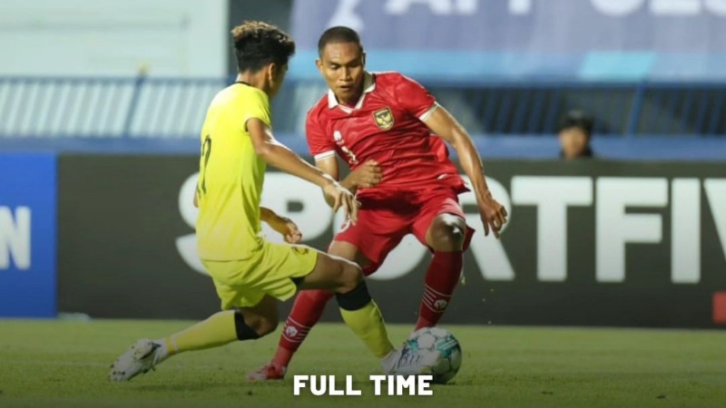 TETAP SEMANGAT: Timnas Indonesia U23 menghadapi Malaysia di Stadion Rayong Province Stadium, Rayong, Jumat malam (18/8). (Dok PSSI)
