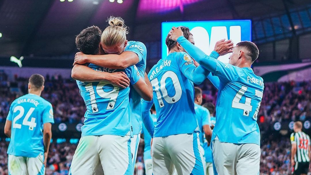 TIPIS: Julian Alvarez dan Erling Haaland saat menghadapi Newcastle United. (Dok Man City)