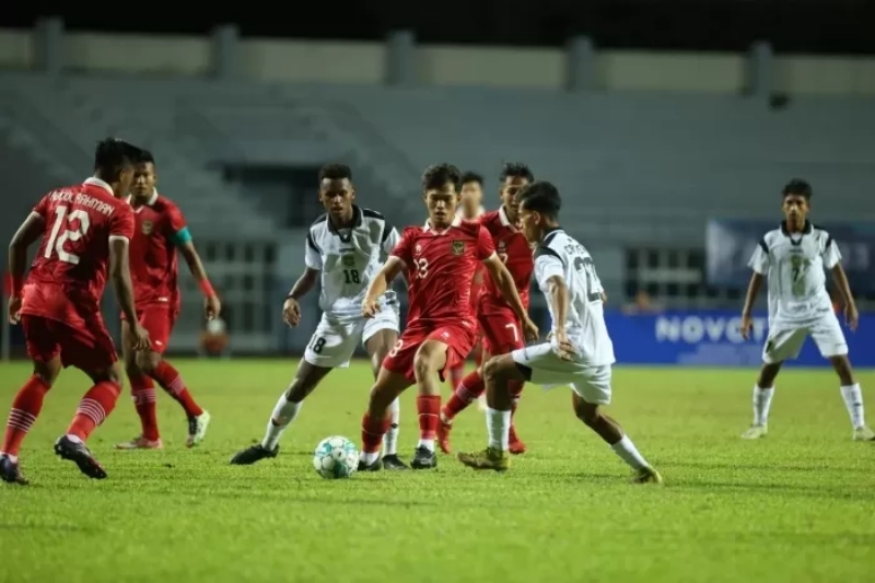 ASA: Timnas Indonesia U-23 hanya meraih kemenangan tipis 1-0 atas Timor Leste di Grup B Piala AFF U-23 di Rayong Provincial Stadium, Minggu (20/8). (pssi)