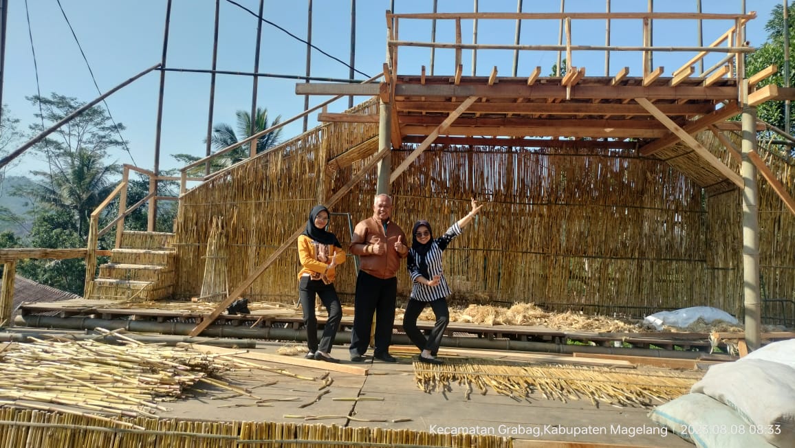 PERSIAPAN: Berbagai persiapan telah dilakukan panitia untuk menyambut puncak kegiatan Festival Lima Gunung di Dusun Sudimoro, Baleagung, Grabag. (Dok Pribadi Tatik Fitri Kuswanti)