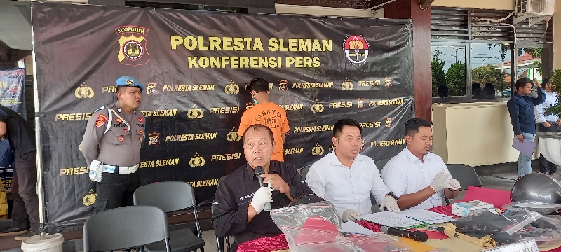 AMANKAN: Polres Sleman memberikan keterangan terkait aksi klitih di Mapolres Sleman. (Khairul Ma