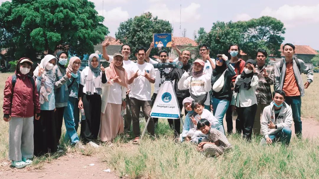 AKTIF: Anggota Penjelajah Langit saat melakukan kegiatan. (Dok KOMUNITAS PENJELAJAH LANGIT)