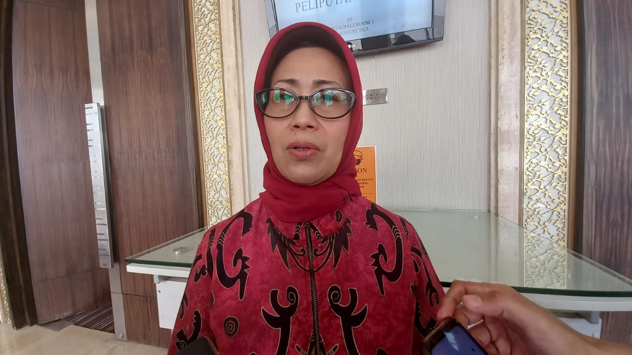 KONTESTASI: Ketua Dewan Pers Ninik Rahayu usai membuka Workshop Pemilu 2024 di Hotel Artotel Jalan Urip Sumogarjo Selasa (22/8). (Winda Atika Ira P/Radar Jogja)