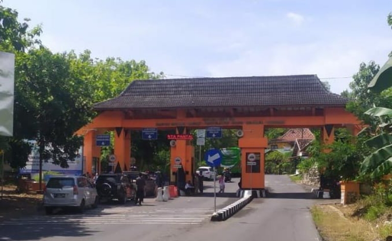 TARIF NAIK: Pintu masuk kawasan destinasi melalui Tempat Penarikan Retribusi (TPR) Baron Kemadang, Tanjungsari.