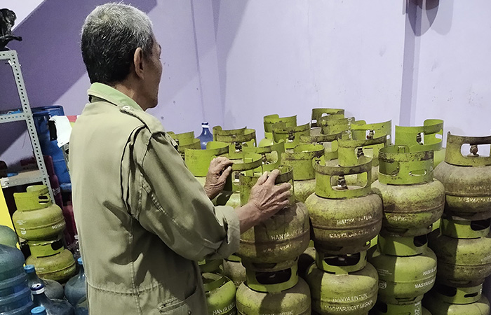ADA: Ketersediaan gas melon di salah satu toko di Kabupaten Purworejo. (Jihan Aron Vahera/Radar Jogja)