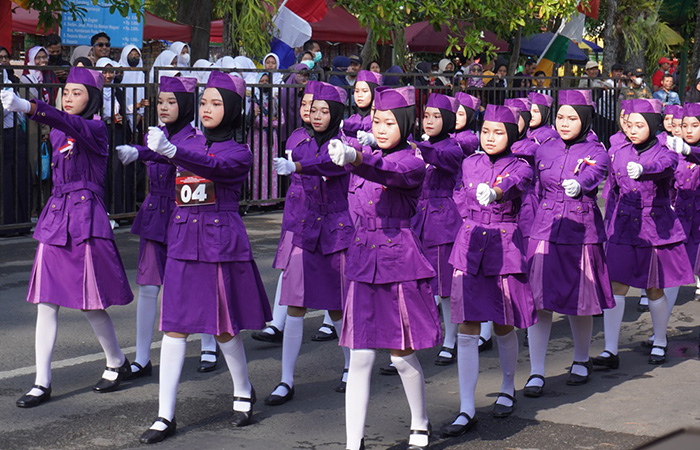 NASIONALISME: Peserta karnaval antusias mengikuti lomba baris berbaris pada karnaval HUT Ke 78 Kemerdekaan RI.HENDRI UTOMO/RADAR JOGJA