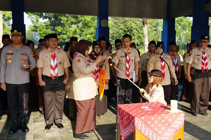 JIHAN ARON VAHERA/RADAR PURWOREJO Pemberangkatan pasukan ETK dari Kwarcab Purworejo dipimpin Wabup Purworejo Yuli Hastuti Kamis (24/8). (Dok PEMKAB PURWOREJO)