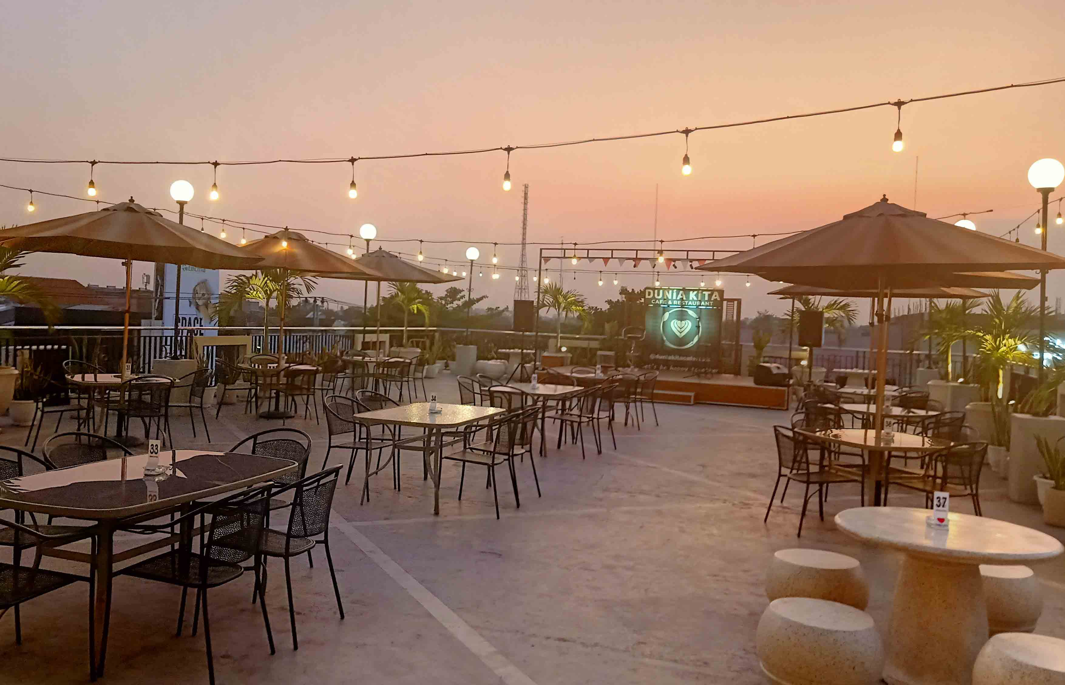 NIKMATI SENJA: Kini telah hadir sebuah resto dengan konsep yang khas dan keren. (ISTIMEWA)