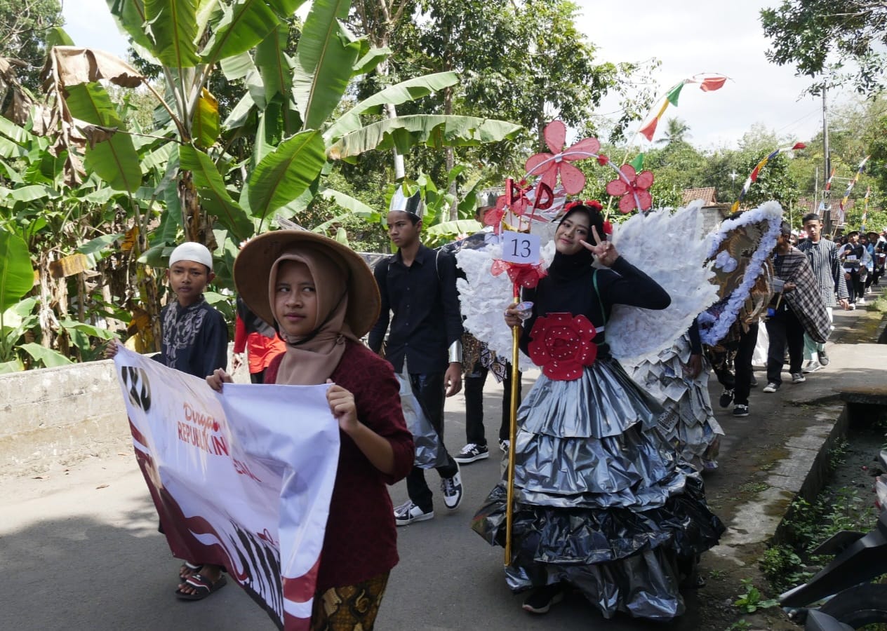 APIK: Siswa MTsN 2 Sleman mengenakan kostum saat karnaval. (Dok MTsN 2 Sleman)