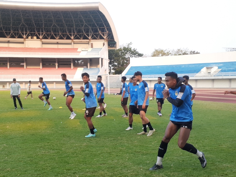SPARTAN: PSIM Jogja saat latihan di Stadion Mandala Krida. (Rizky Wahyu/Radar Jogja)