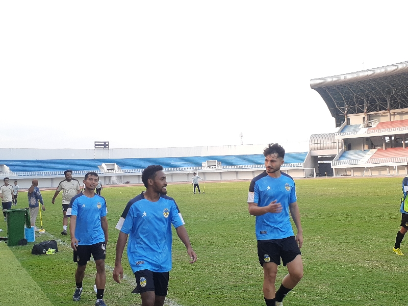 KOMPAK: Pemain PSIM berlatih di Stadion Mandala Krida Jumat (25/8). (Elang Kharisma Dewa ngga/Radar Jogja)