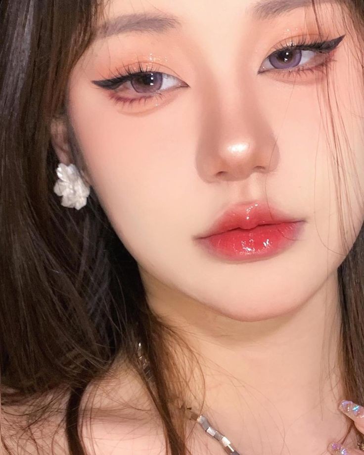SEPERTI IDOL: Make up look Korea yang banyak digandrungi kaum hawa.  (Pinterest)