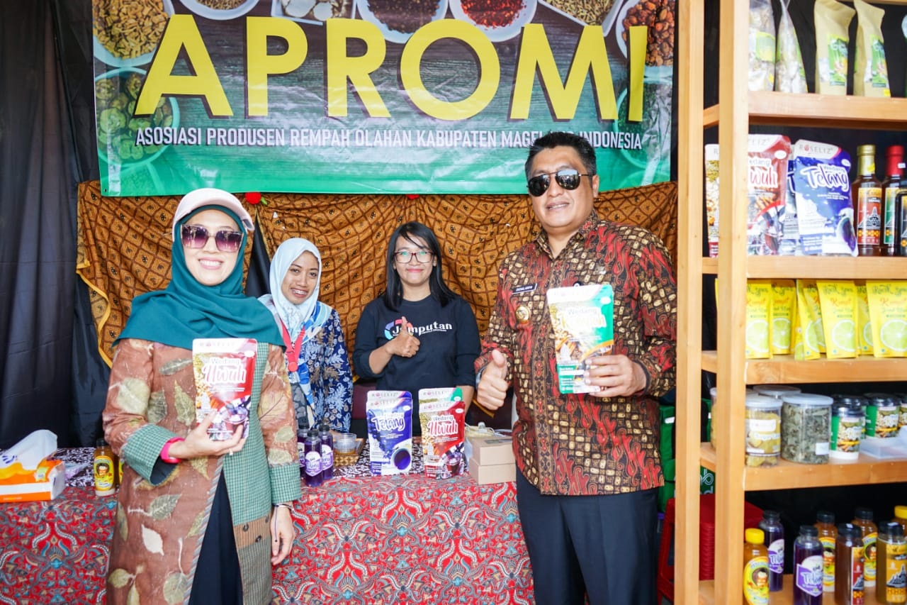 POTENSI: Bupati Magelang Zaenal Arifin meninjau stan UMKM di Lapangan drh Soepardi, Sawitan pada gelaran Semarak Gemilang, 24-27 Agustus 2023.Prokompim Setda Kabupaten Magelang