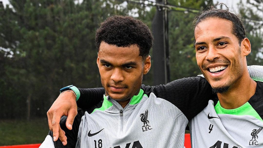 MAIN: Pemain Liverpool Virgil van Dijk dan Cody Gakpo siap menghadapi Newcastle. (Dok Liverpool)