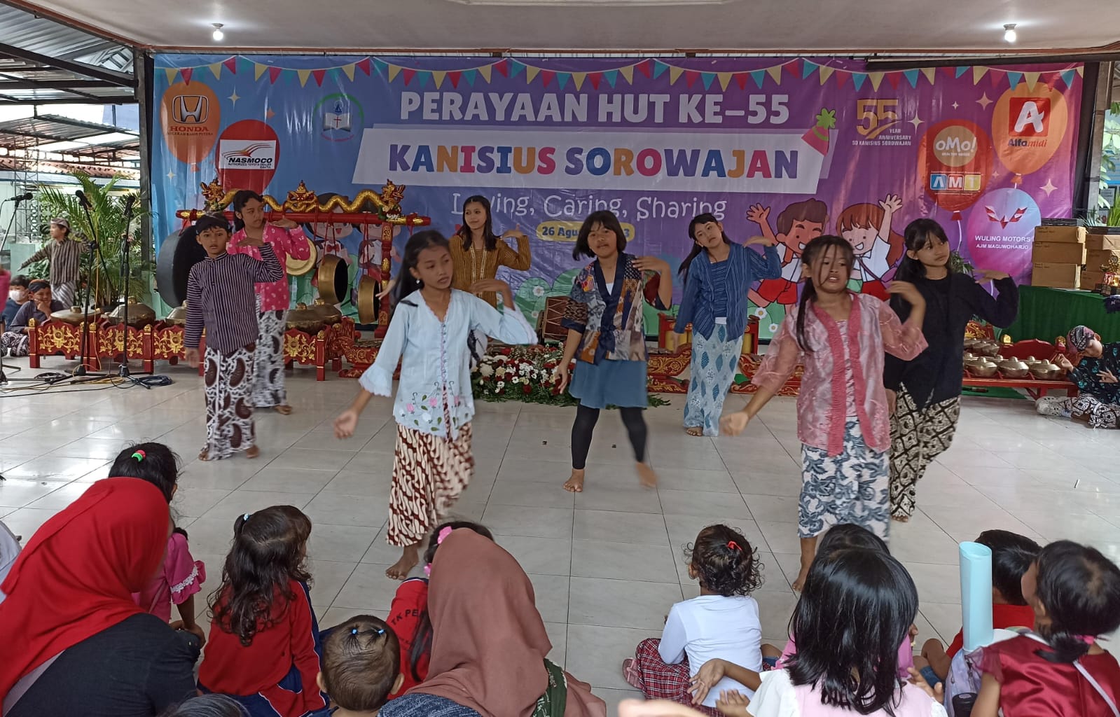 SUKSES: Salah satu penampilan dalam HUT ke-55 Sekolah Dasar Kanisius (SDK) Sorowajan, Bantuk, Sabtu (26/8).
