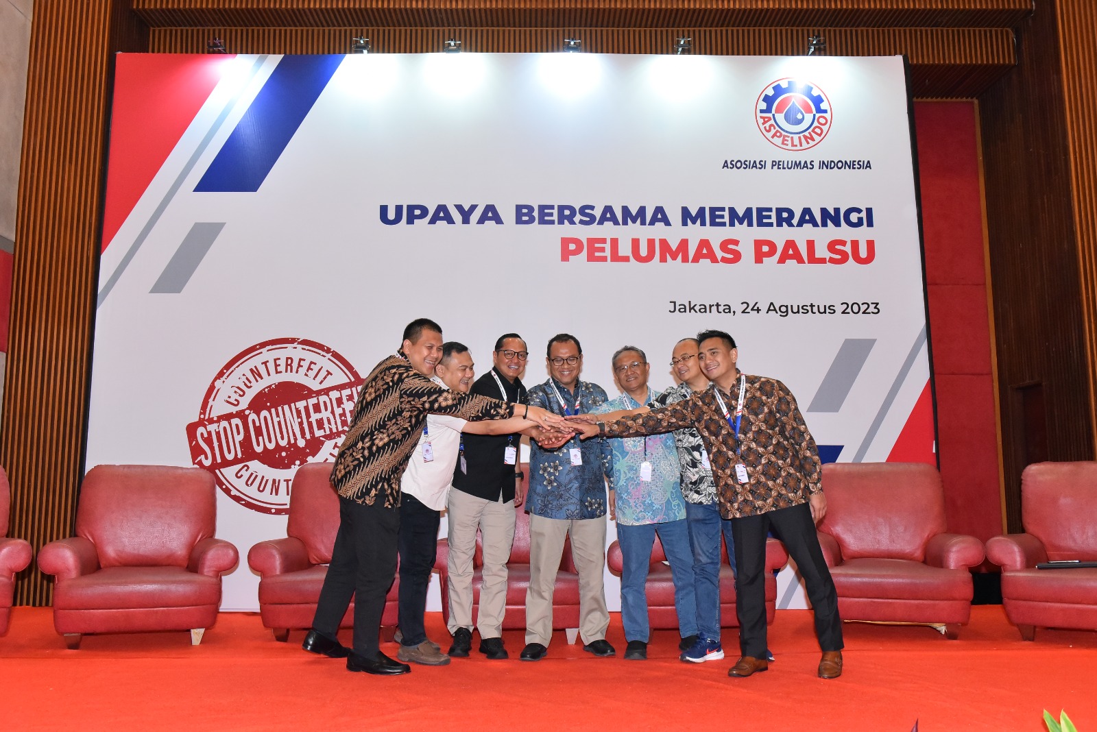 Para anggota Aspelindo menggelar talkshow interaktif dengan tema  &ldquo;Upaya Bersama Memerangi Pelumas Palsu&rdquo;.