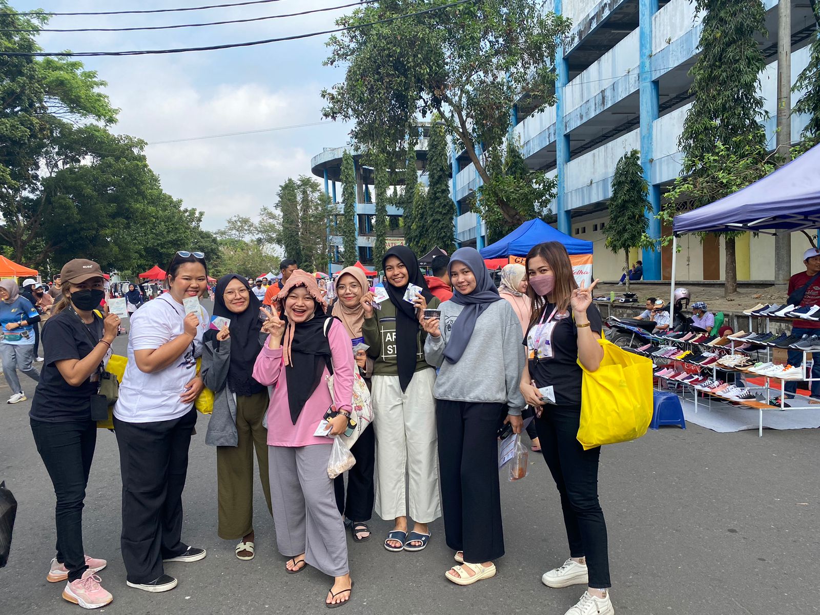 BAGI-BAGI: QL hadir di Area Sunday Morning di Stadion Maguwoharjo, Sleman. (ISTIMEWA)