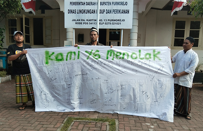 AUDIENSI: perwakilan aliansi masyarakat Desa Kedungsari penolak rencana pembangunan glamping di Heroes Park usai audiensi dengan DLHP Purworejo Senin (28/8).&nbsp;