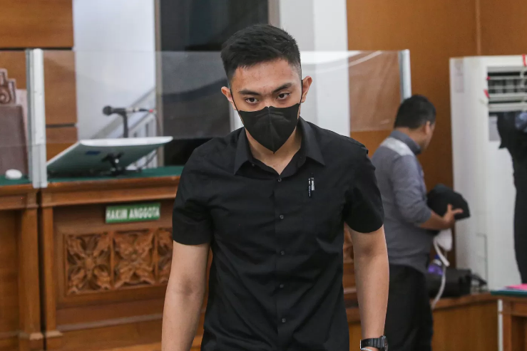 TUNGGU VONIS: Terdakwa Mario Dandy bakal mendengarkan pembacaan vonis atas kasus penganiayaan David Ozora. Vonis dibacakan pada 7 September mendatang. (SALMAN TOYIBI / JAWA POS)