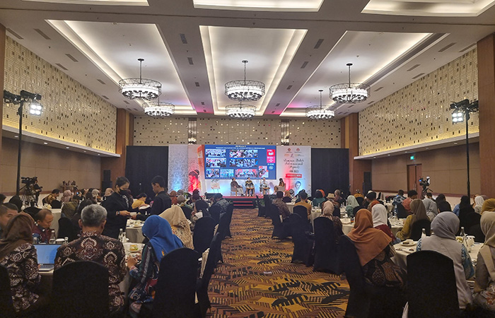 RANGKAIAN ACARA: Para peserta mengikuti seminar batik internasional yang diselenggarakan dalam rangka menuju puncak acara Jogja International Batik Biennale (JIBB) Oktober mendatang Selasa (29/8/23).