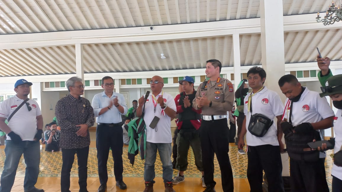 KEPASTIAN: Driver ojol terima jesepakatan dengan Pemprov DIY untuk membentuk regulasi perlindungan ojol di Kompleks Kepatihan Jogja Selasa (29/8). (Winda Atika Ira Puspita/Radar Jogja)