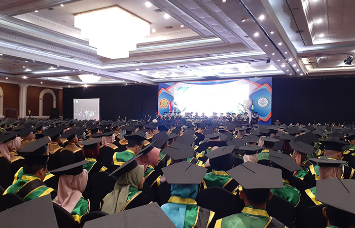 KHIDMAT:&nbsp;Suasana wisuda Polbangtan YoMa yang dilaksanakan di The Rich Hotel Jogjakarta Selasa (29/8/23).IWAN NURWANTO/RADAR JOGJA