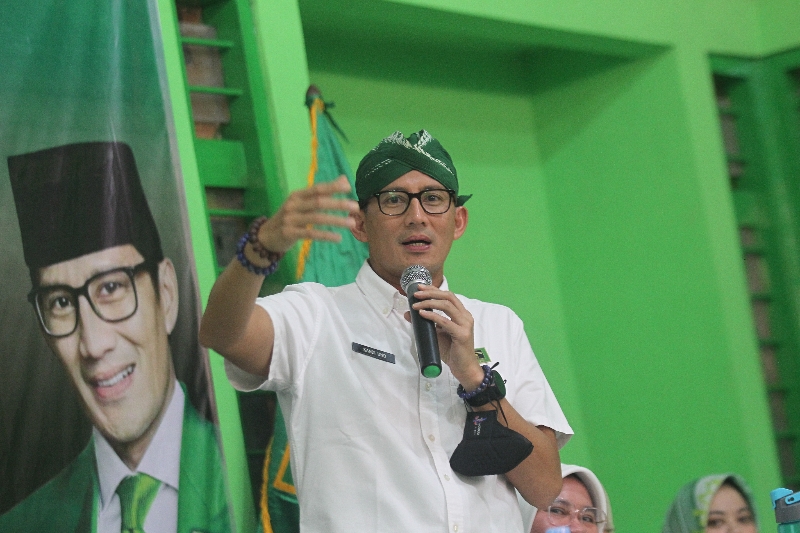 POTENSI: Ketua Badan Pemenangan Pemilihan Umum (Bappilu) Nasional Partai Persatuan Pembangunan (PPP) Sandiaga Uno di Kantor DPW PPP DIY Selasa (29/8). (GUNTUR AGA TIRTANA/RADAR JOGJA)