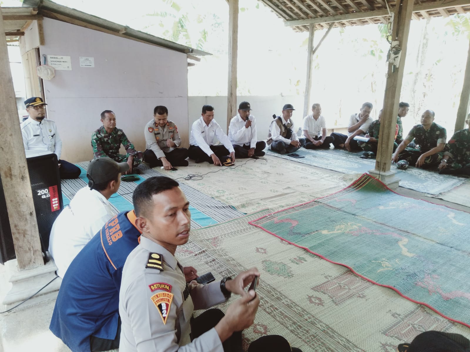 FOKUS: Suasana rapat koordinasi forum koordinasi pimpinan di kapanewon (forkompinkap) di wilayah Kapanewon Imogiri, Kabupaten Bantul, pada Rabu (30/8). (Dok Humas Polres Bantul)
