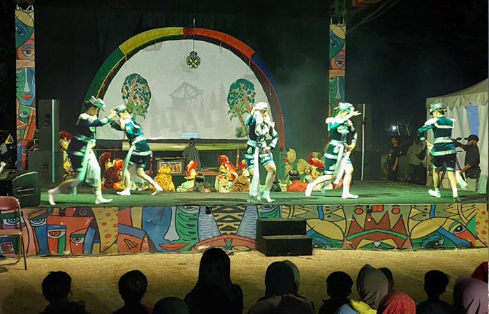 PENTA S SENI: Wayang Wisata Istimewa mengawali malam Gebyar Keistimewaan 11 Tahun Undang-Undang Keistimewaan DIY di Lapangan Secang Sendangsari, Pengasih, Kulon Progo tadi malam (29/8).ISTIMEWA