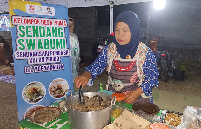 Kelompok Desa Prima menyajikan makanan khas Kulon Progo tempe benguk besengek dan geblek .