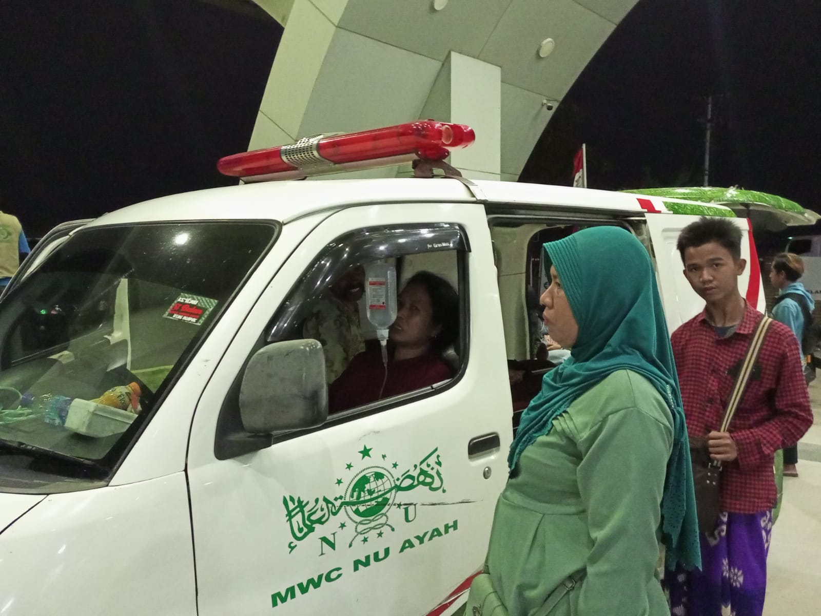 NAHAS: Suasana penanganan korban kecelakaan di RS PKU Gombong Kabupaten Kebumen. (Muhammad Hafied/Radar Jogja)