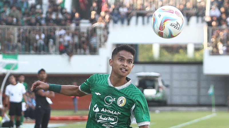 DEPAN: Pemain depan Irkham Mila saat tanding bersama PSS. (Guntur Aga Tirtana/Radar Jogja)