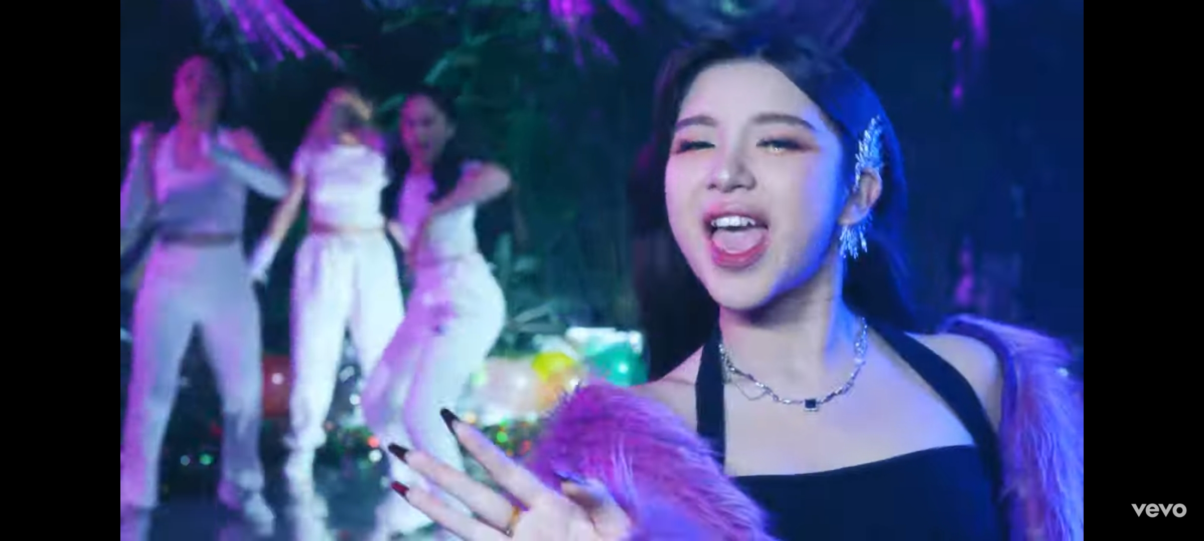 MANGLINGI: Penampilan Tiara Andini dalam single terbarunya berjudul