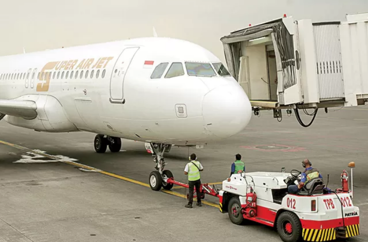 BUKA RUTE BARU :  Super Air Jet di area taxiway Terminal 1 Bandara Internasional Juanda, Selasa (28/3). (ALFIAN RIZAL/JAWA POS)