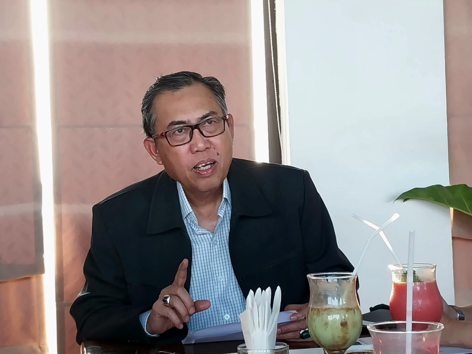 TERBUKA: Rektor Universitas Widya Mataram (UWM) Yogyakarta Edy Suandi Hamid. (Wulan Yanuarwati/Radar Jogja)